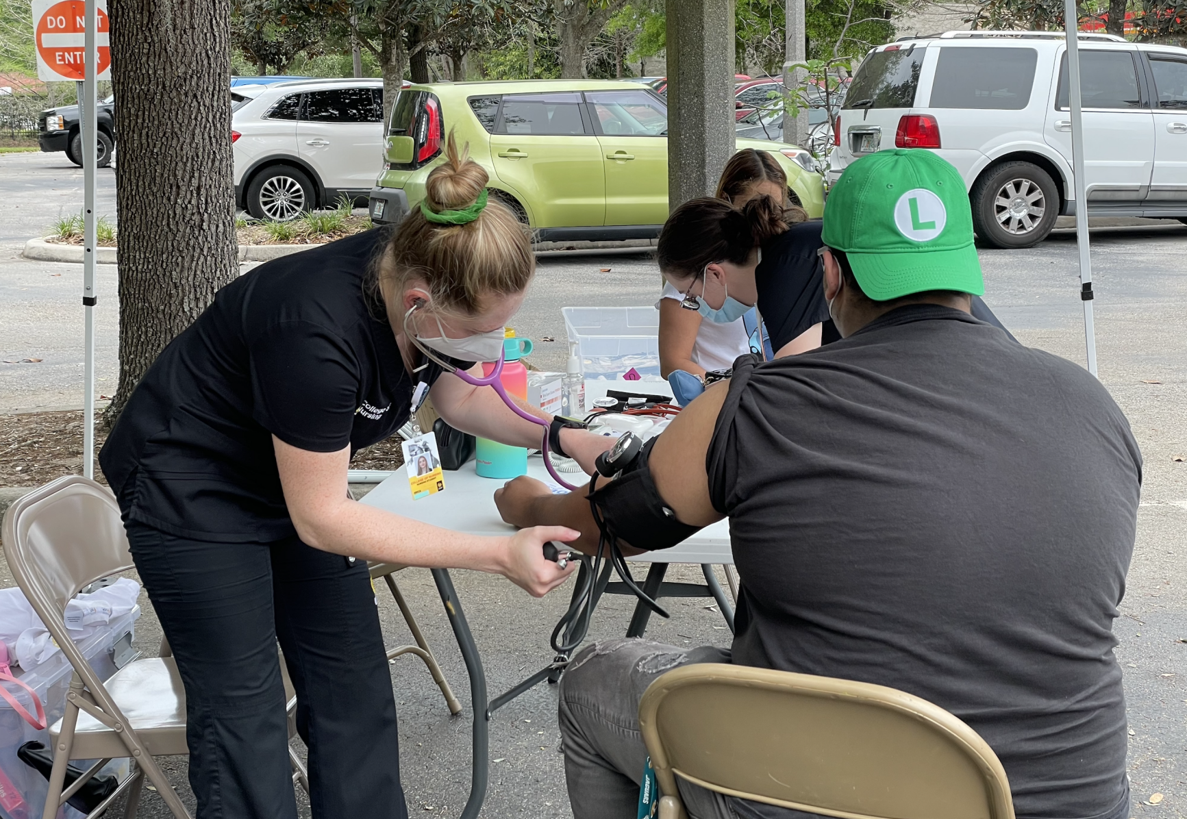 UCF students offer physical, mental health care to farmworkers in Apopka (Main photo)